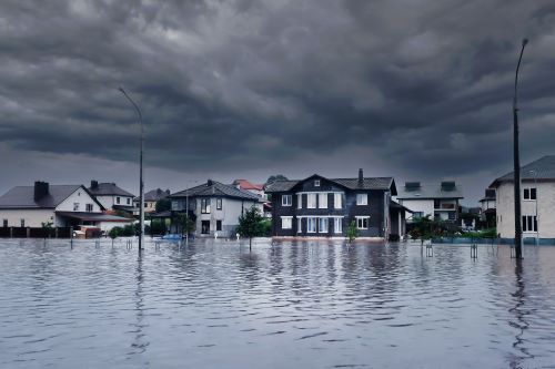 Prix en baisse, environnement préservé, déni du risque… Pourquoi les logements en zone inondable séduisent les candidats à l’achat ?